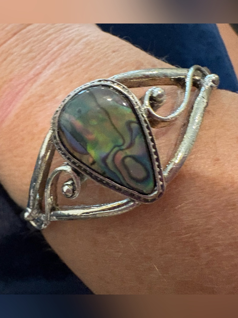 Handcrafted Abalone Teardrop Silver-Tone Cuff Bracelet - Green Blue Pearl Sheen